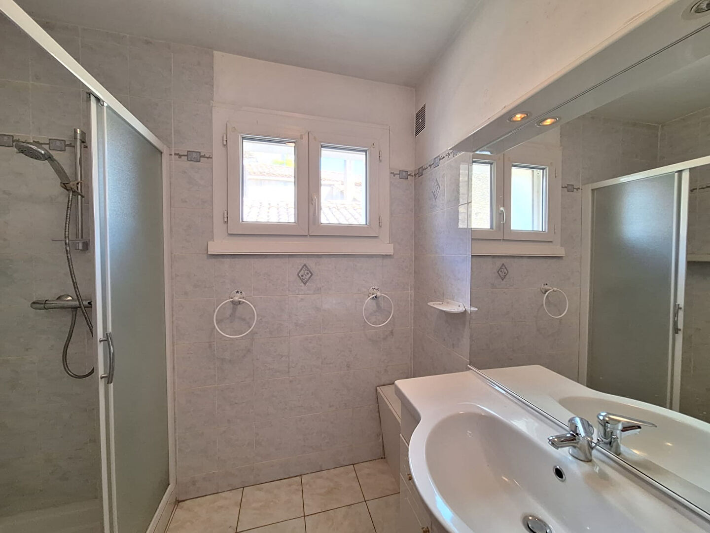 Photo Charmante maison de village à Rochegude / 3 chambres + combles aménageables. image 6/6