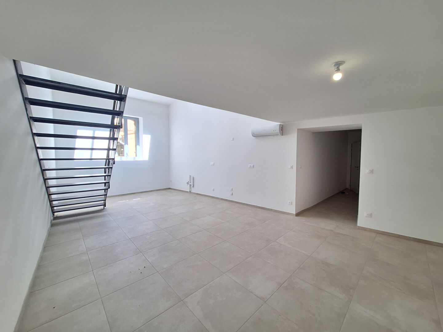 Photo Appartement Suze La Rousse 4 pièce(s) 88.33 m2 image 2/6