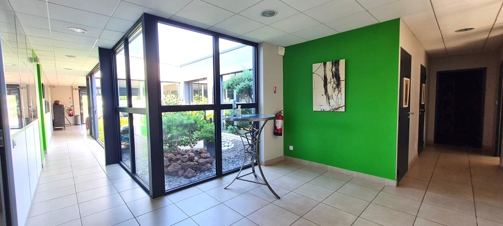 Photo LOCAL PROFESSIONNEL DE STANDING image 3/6