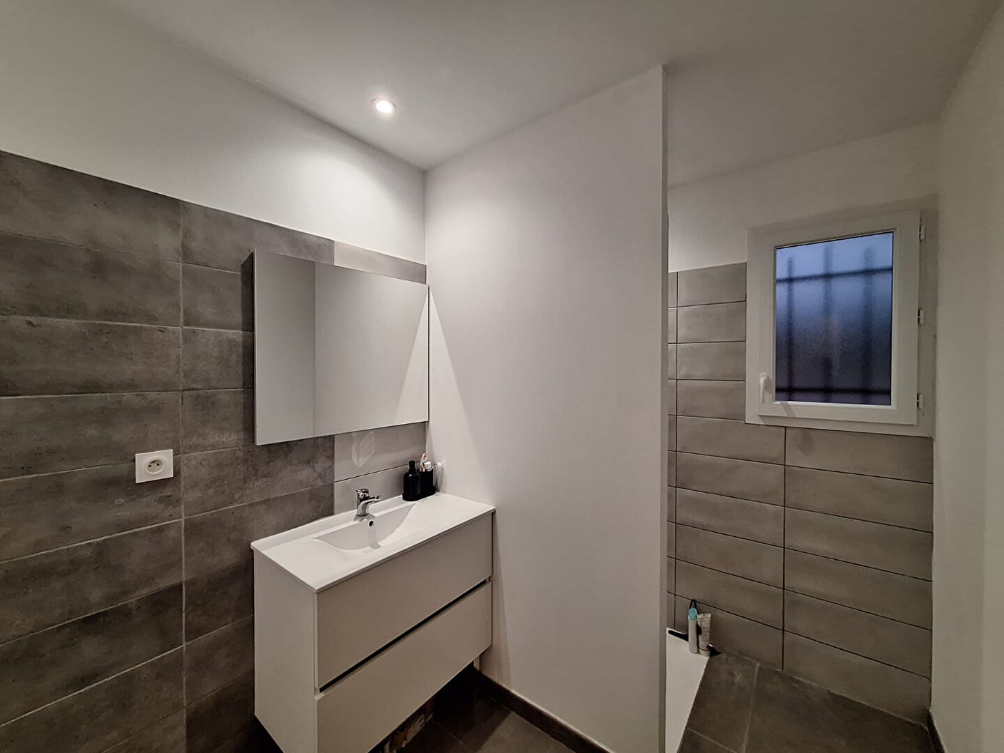 Photo Villa de plain pied 3 pièces avec  terrasse et garage. image 6/6