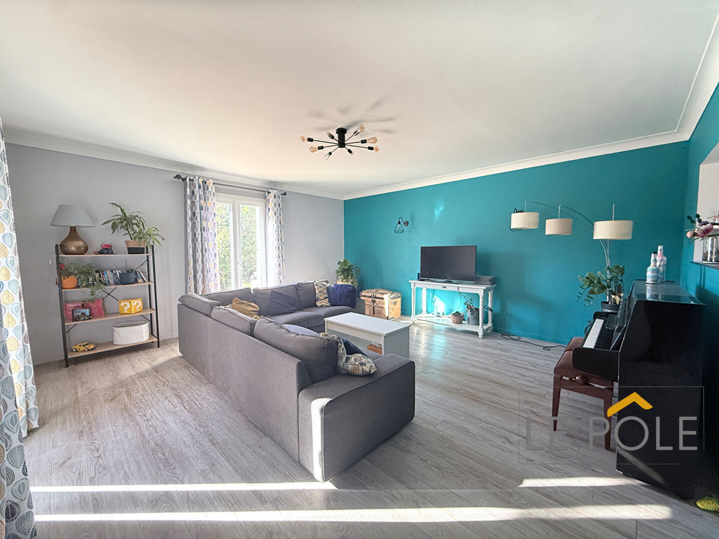 Photo Maison Pierrelatte 7 pièce(s) 192 m2 image 1/6