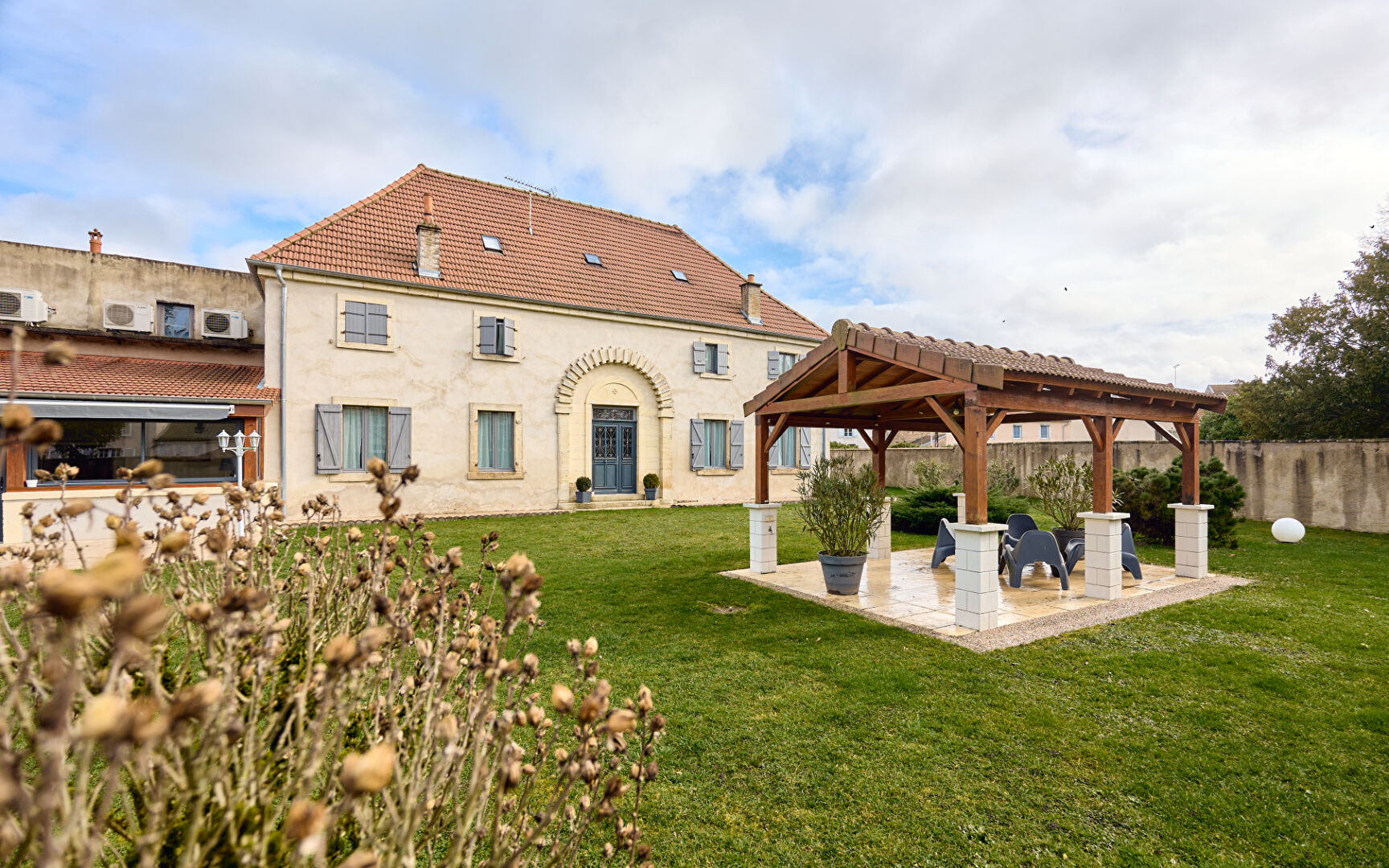 Agence immobilière de ARRIERE-COUR Besancon