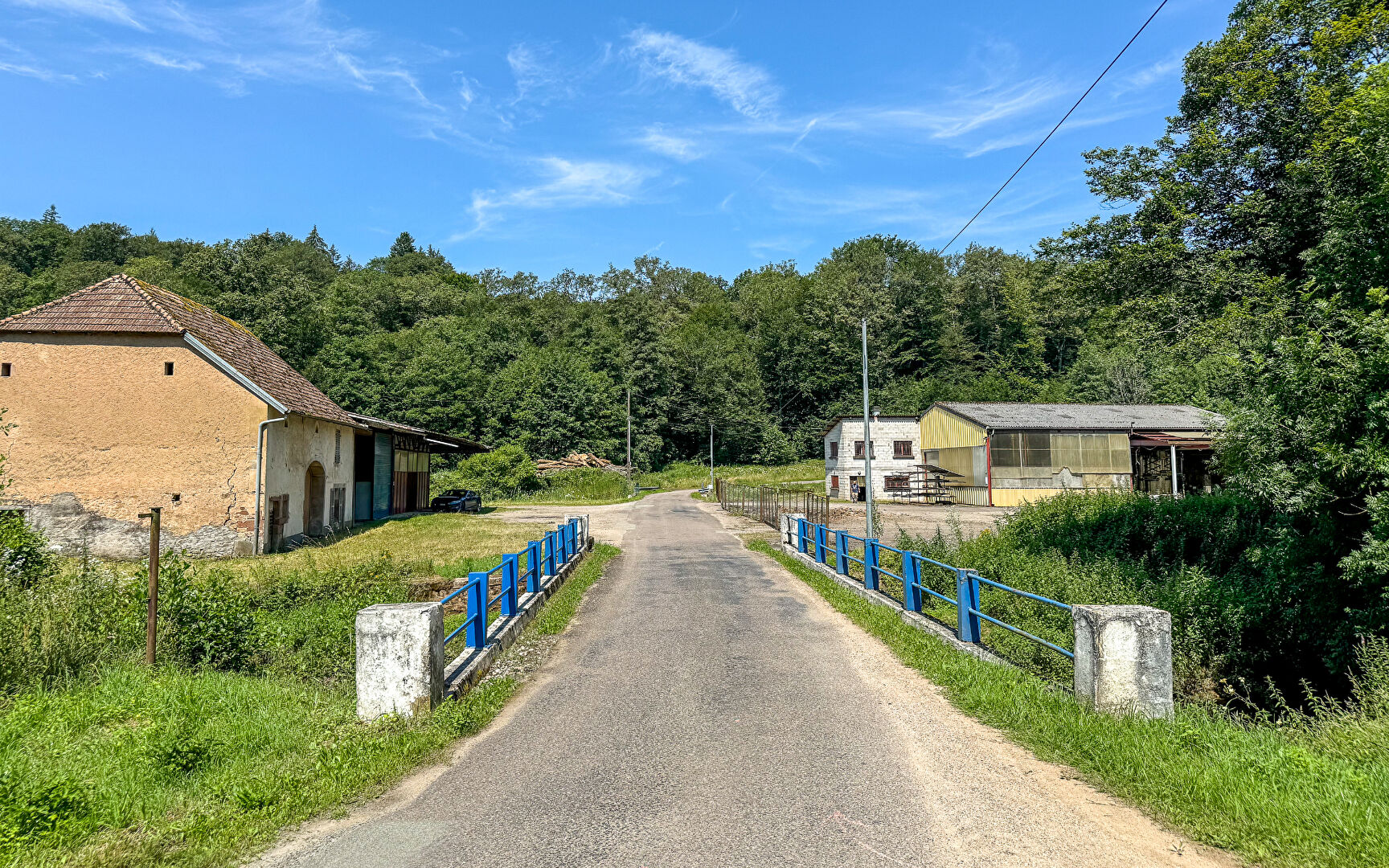 Photo ANCIENNE SCIERIE AU MILIEU DE LA FORÊT image 4/6
