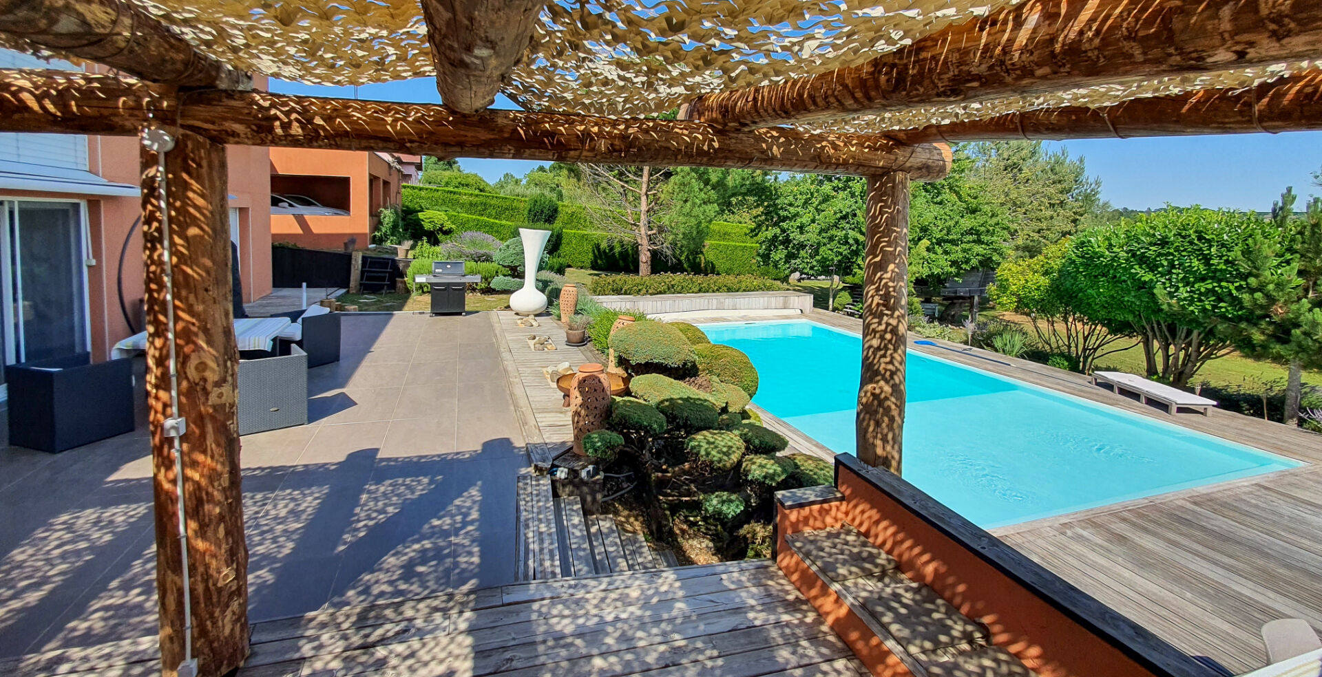 VASTE MAISON D'ARCHITECTE SUR LES HAUTEURS DE PORT-SUR-SAONE