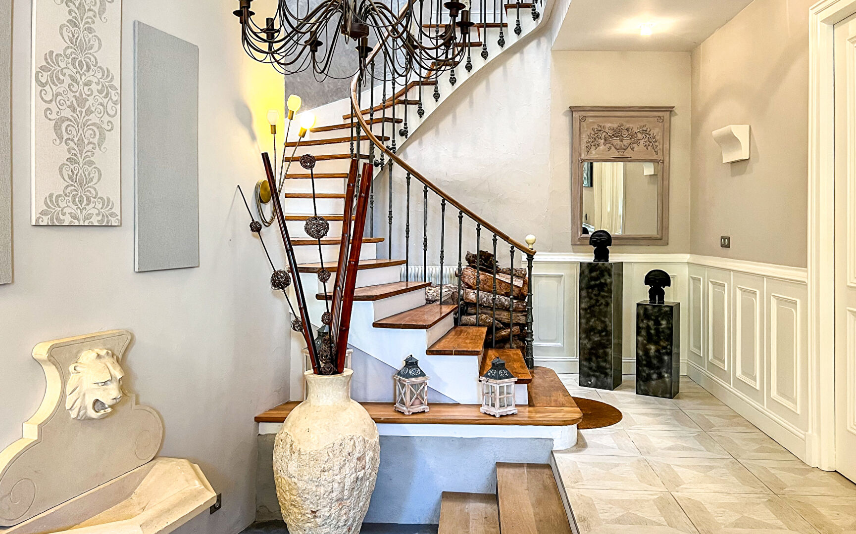 MAISON 1850 AVEC PISCINE EN CENTRE GRAY