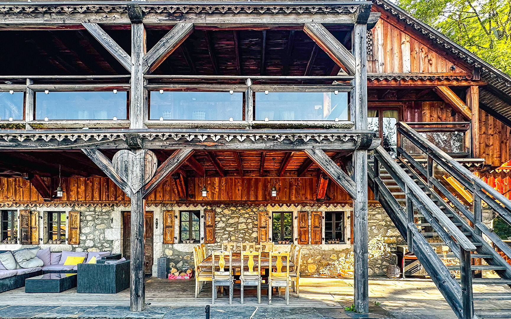 Photo Charmant Chalet avec Piscine chauffée et Jacuzzi en Savoie image 2/6