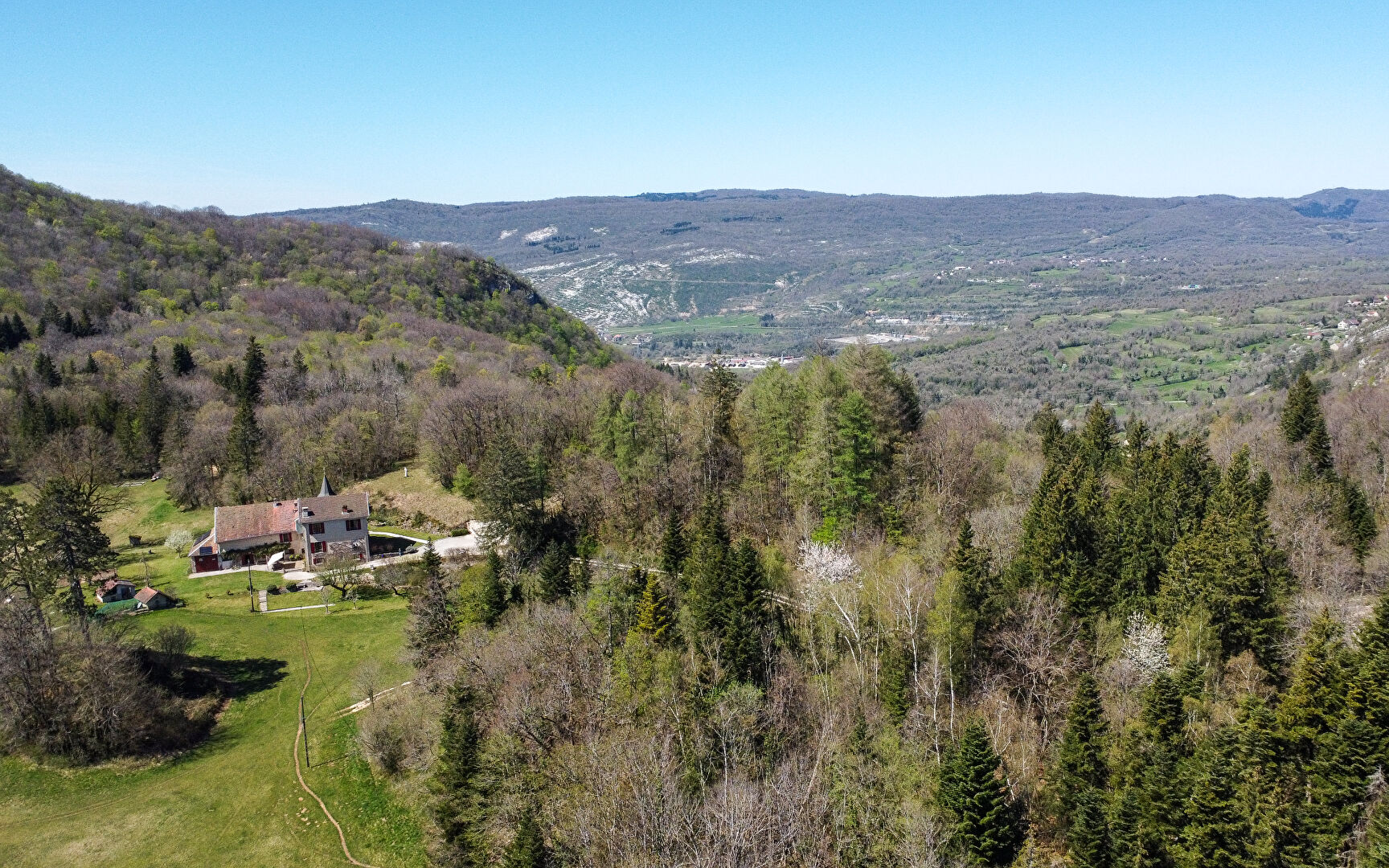 Photo Maison d'hôtes avec domaine forestier à Martigna image 5/6