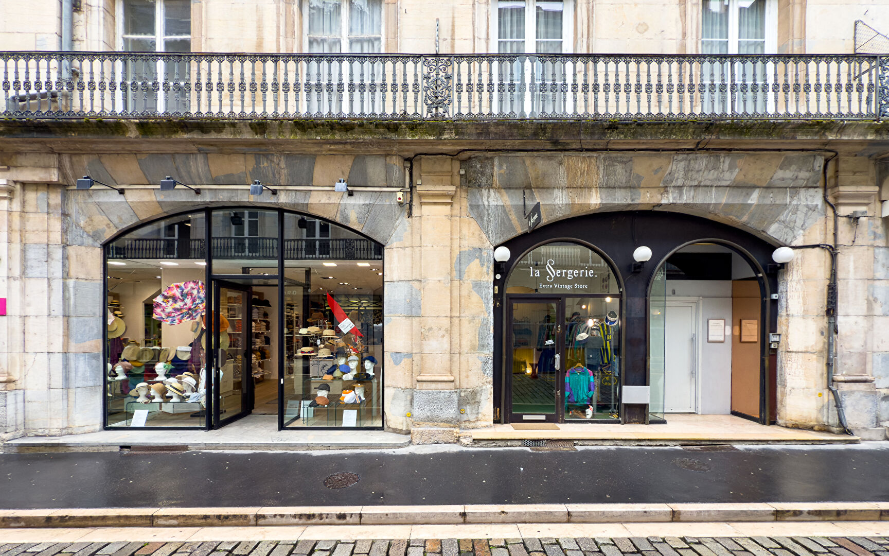 Photo IMMEUBLE DE RAPPORT AU CENTRE DE BESANÇON - 23 pièce(s) 630 m2 image 4/5