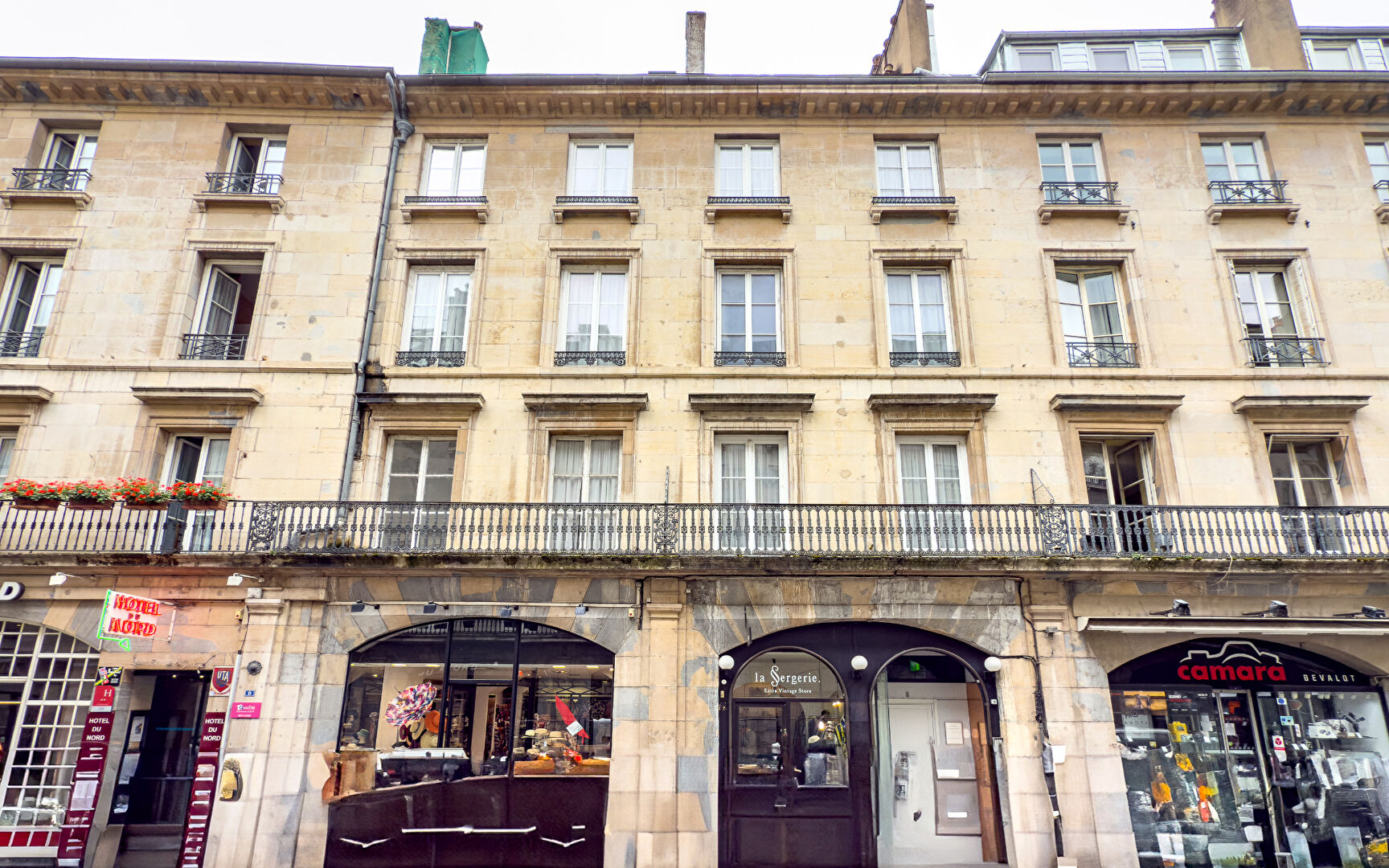 Photo IMMEUBLE DE RAPPORT AU CENTRE DE BESANÇON - 23 pièce(s) 630 m2 image 5/5