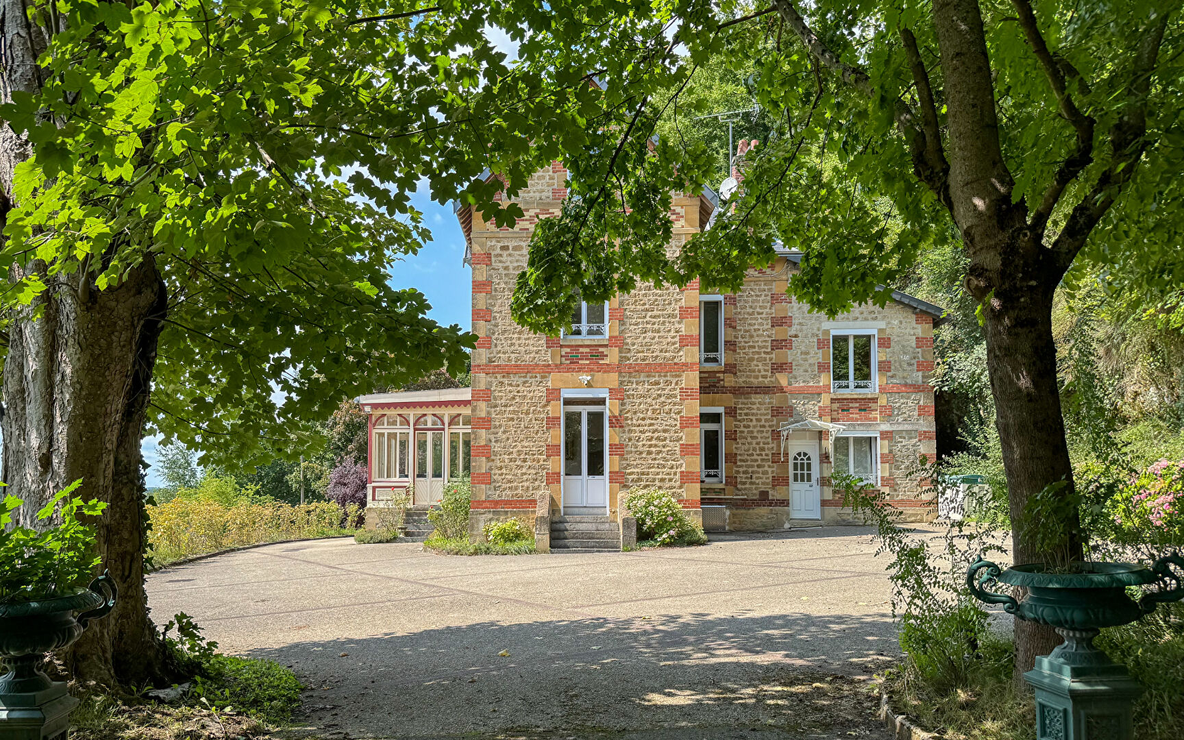 Agence immobilière de ARRIERE-COUR Besancon