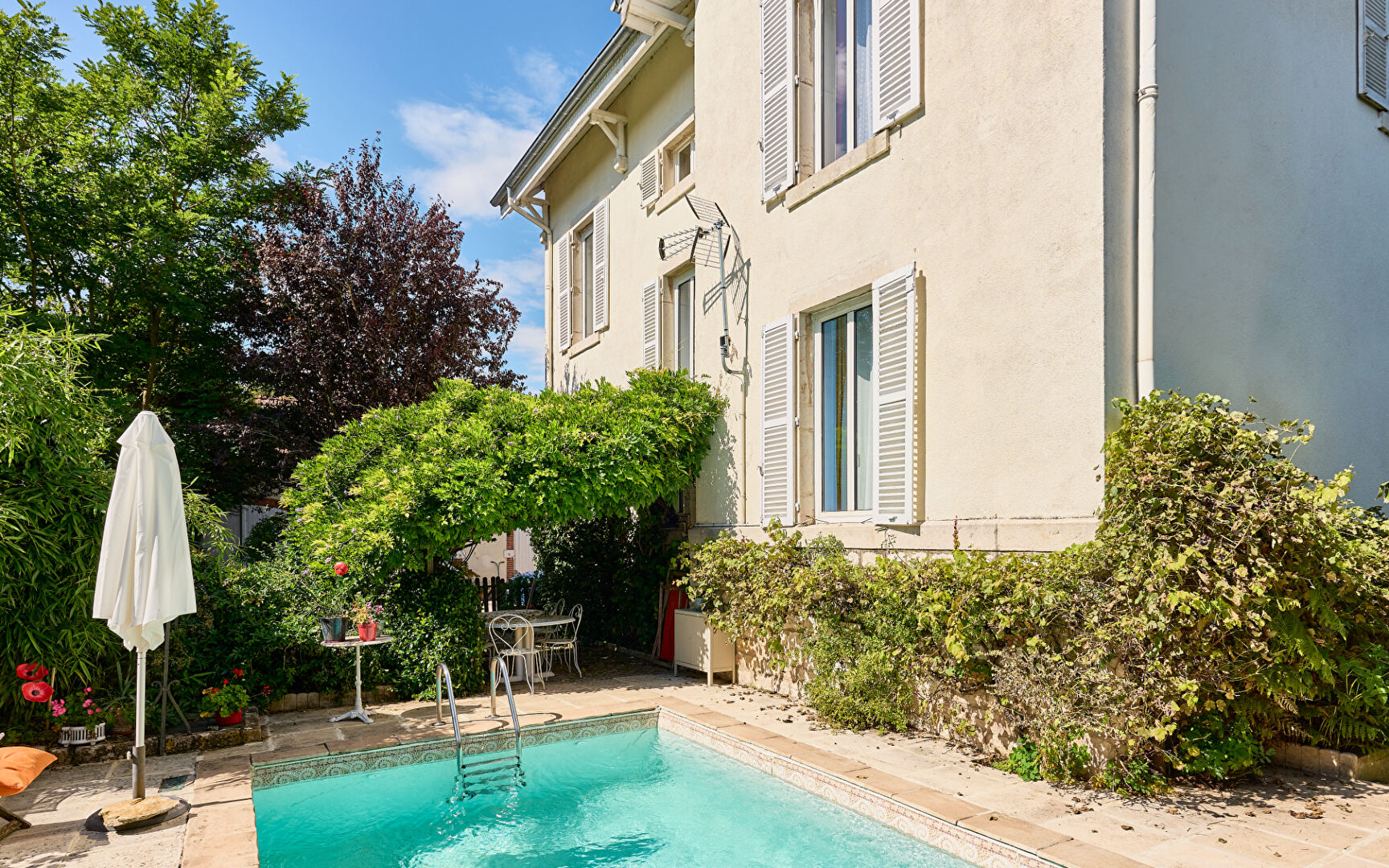 Agence immobilière de ARRIERE-COUR Besancon