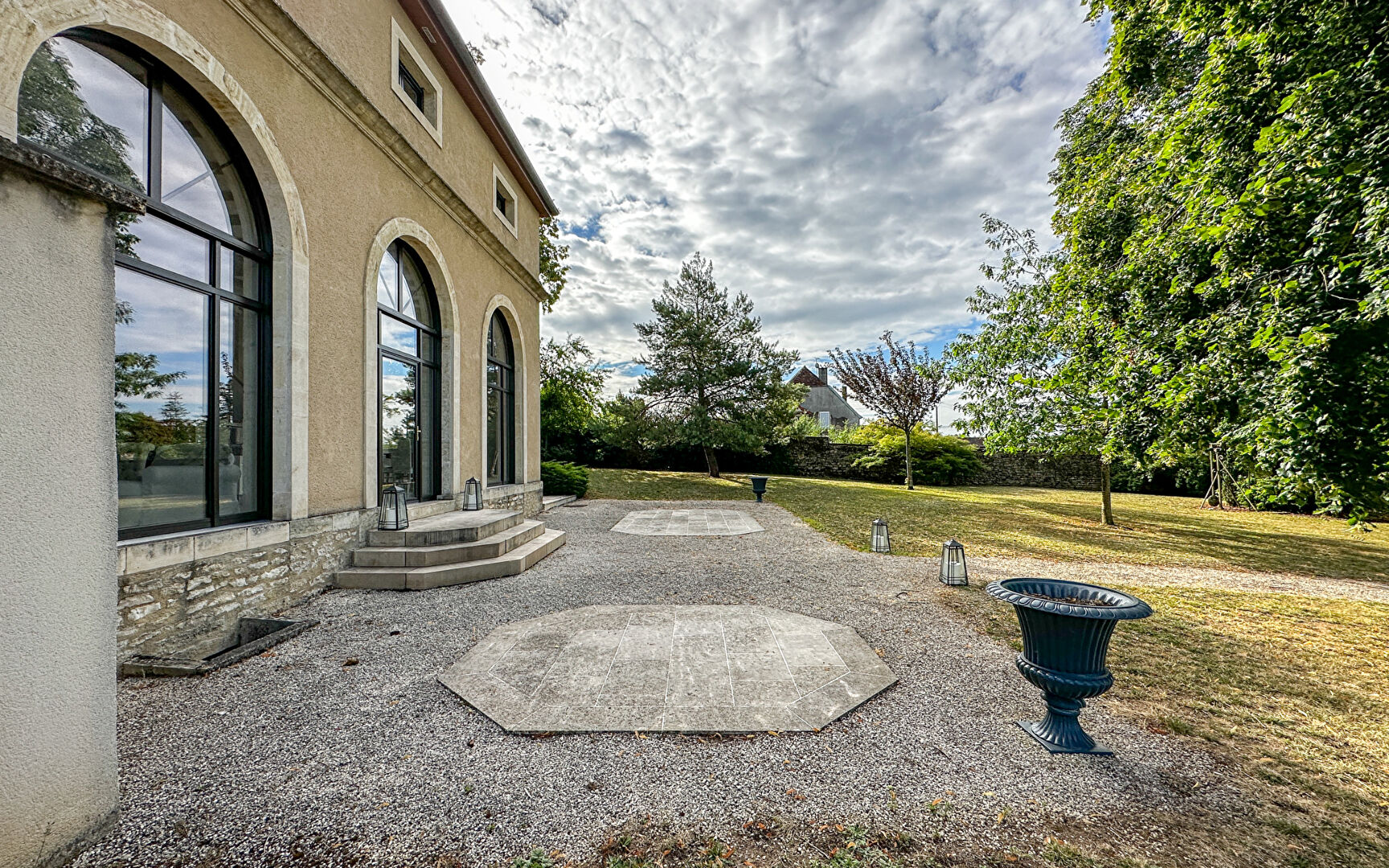 Agence immobilière de ARRIERE-COUR Besancon