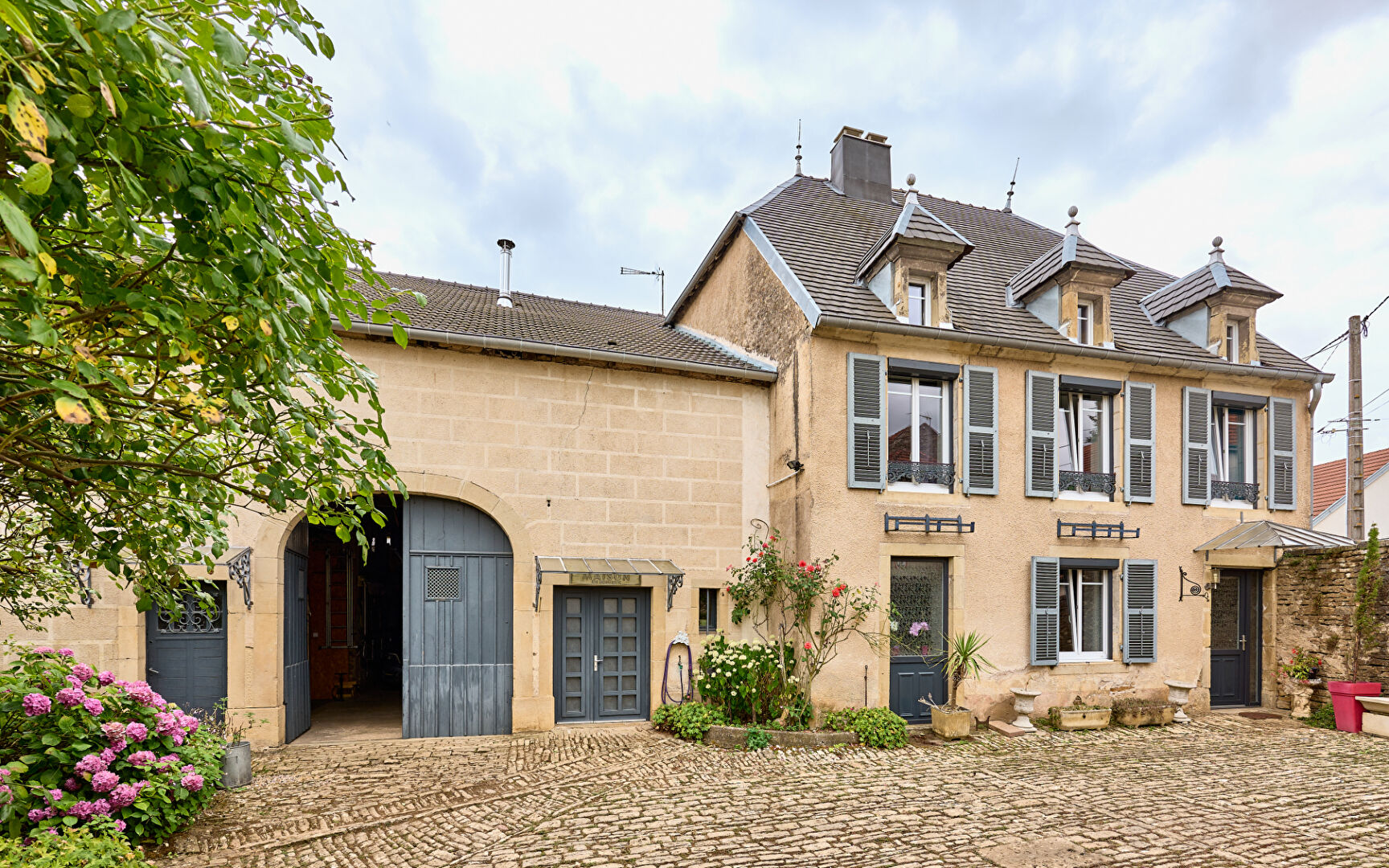 Agence immobilière de ARRIERE-COUR Besancon