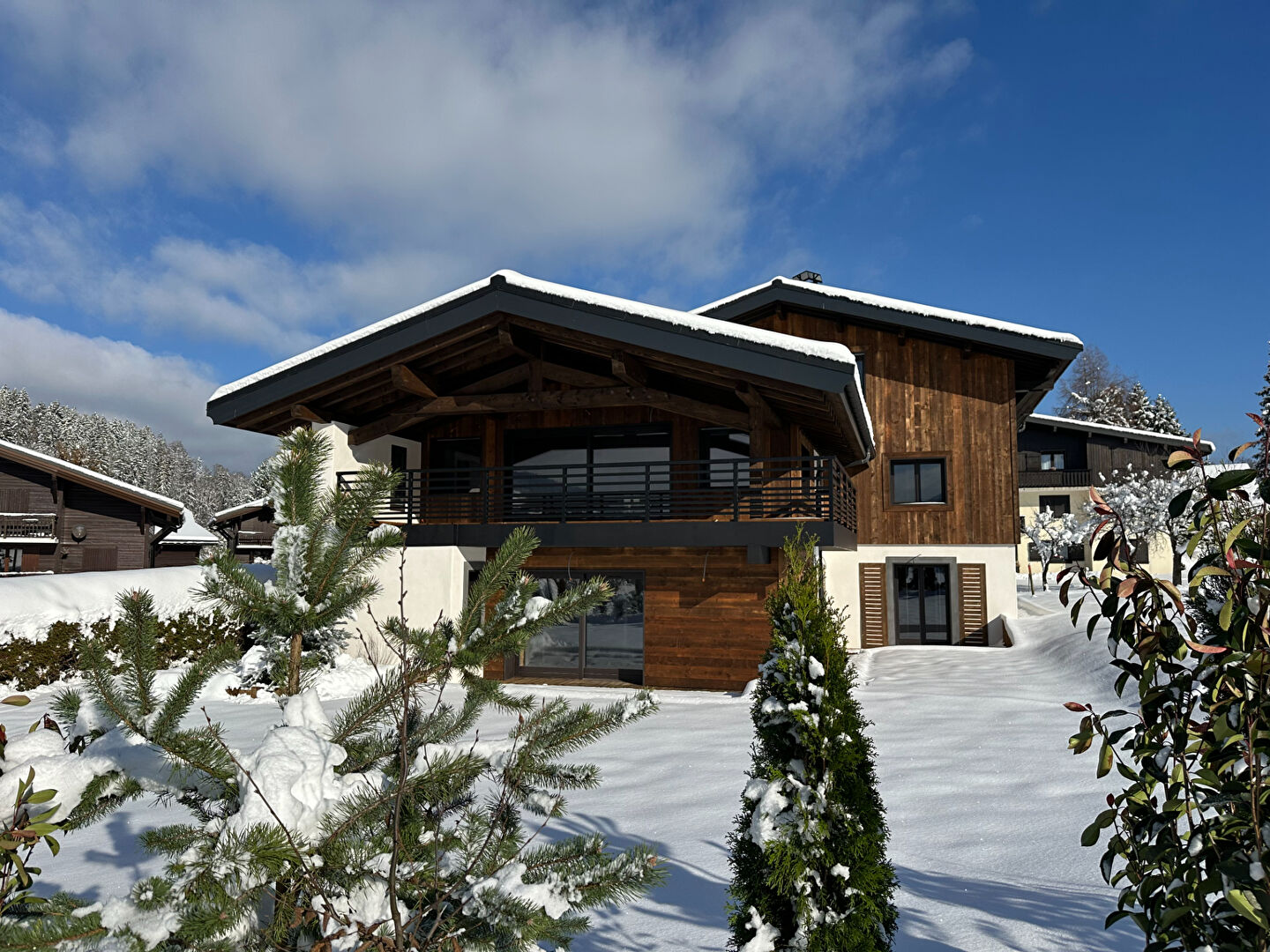 Photo MEGEVE Chalet de 350 m²  + 40 m² de garage sur terrain 790 m² en cours de réalisation image 1/6
