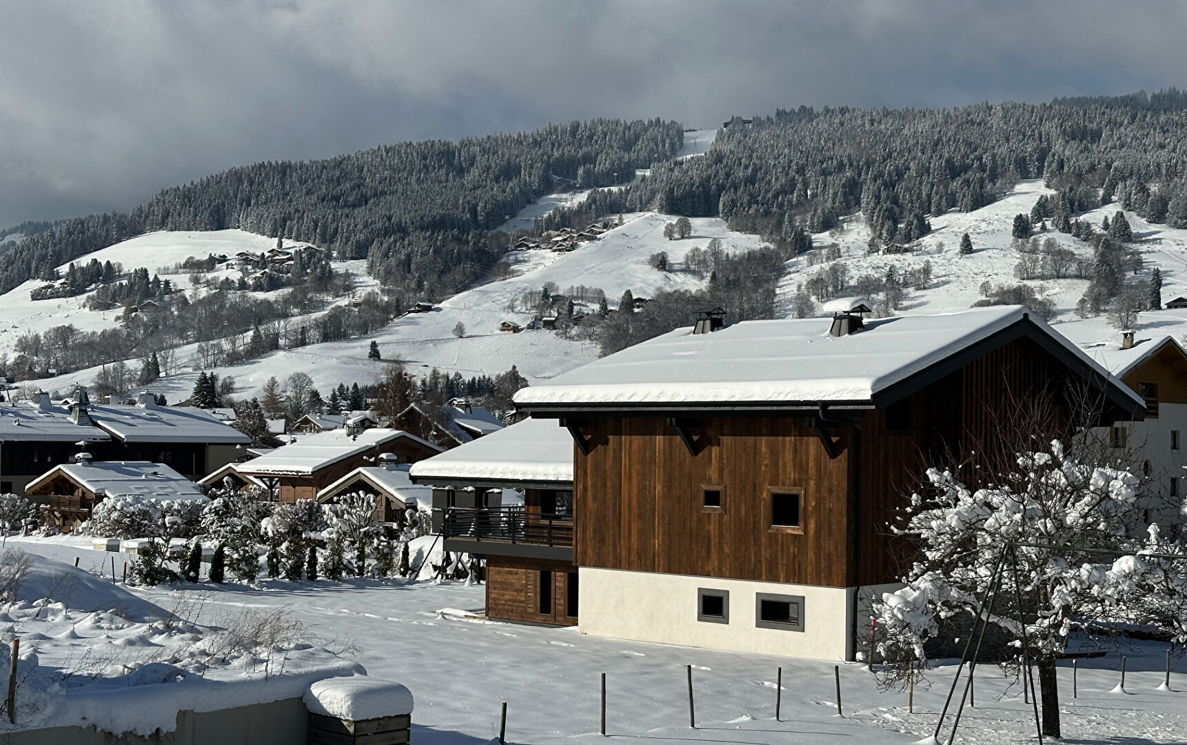 Photo MEGEVE Chalet de 350 m²  + 40 m² de garage sur terrain 790 m² en cours de réalisation image 2/6