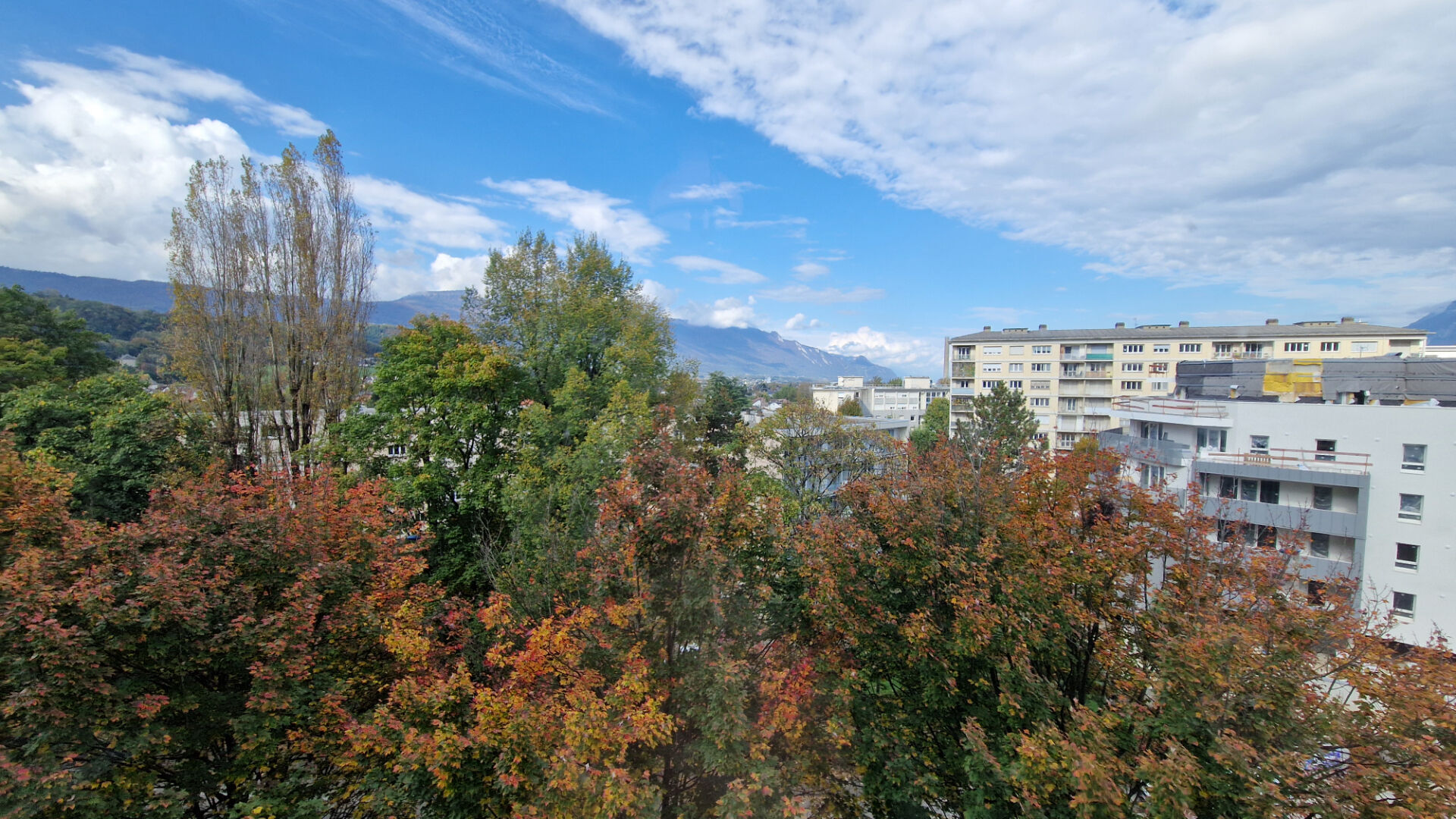 Photo Appartement Chambéry 5 pièce(s) 103 m2 avec vue dégagée image 2/6