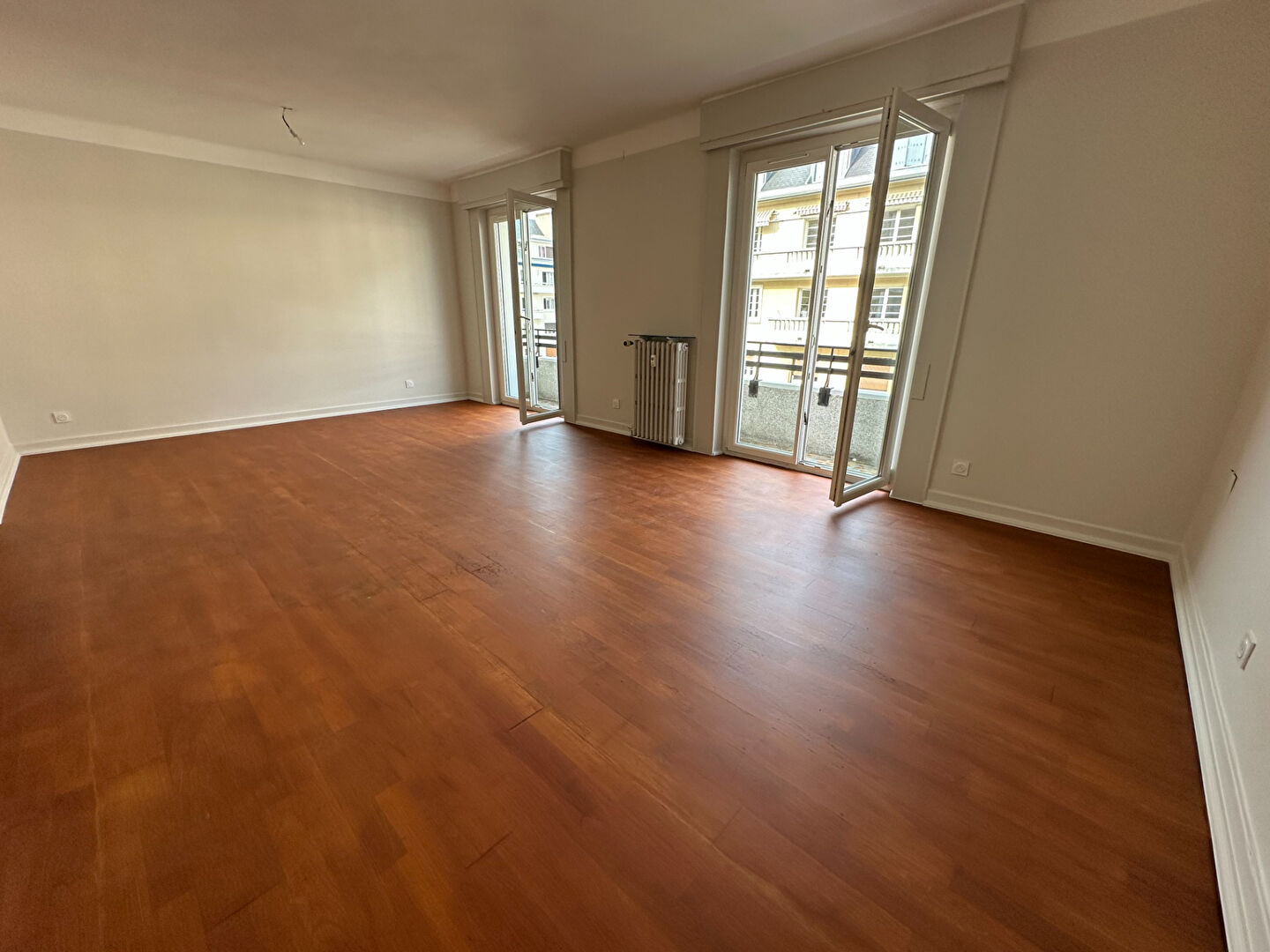 Photo CHAMBERY PLEIN CENTRE (Mairie), appartement type 4 de 117 m² image 2/6