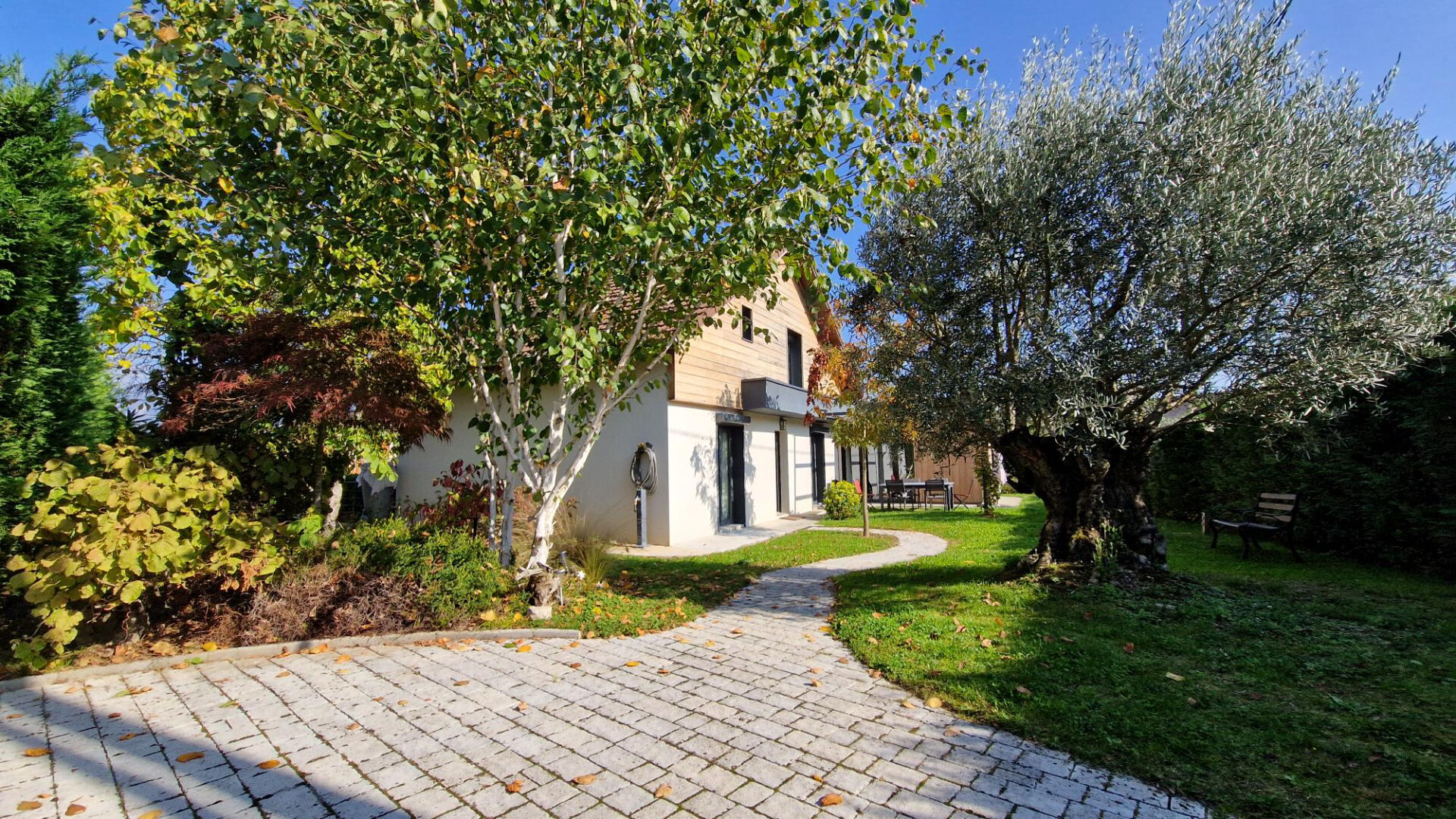 Chambéry villa de 174 m² /terrain 758 m²/studio indépendant