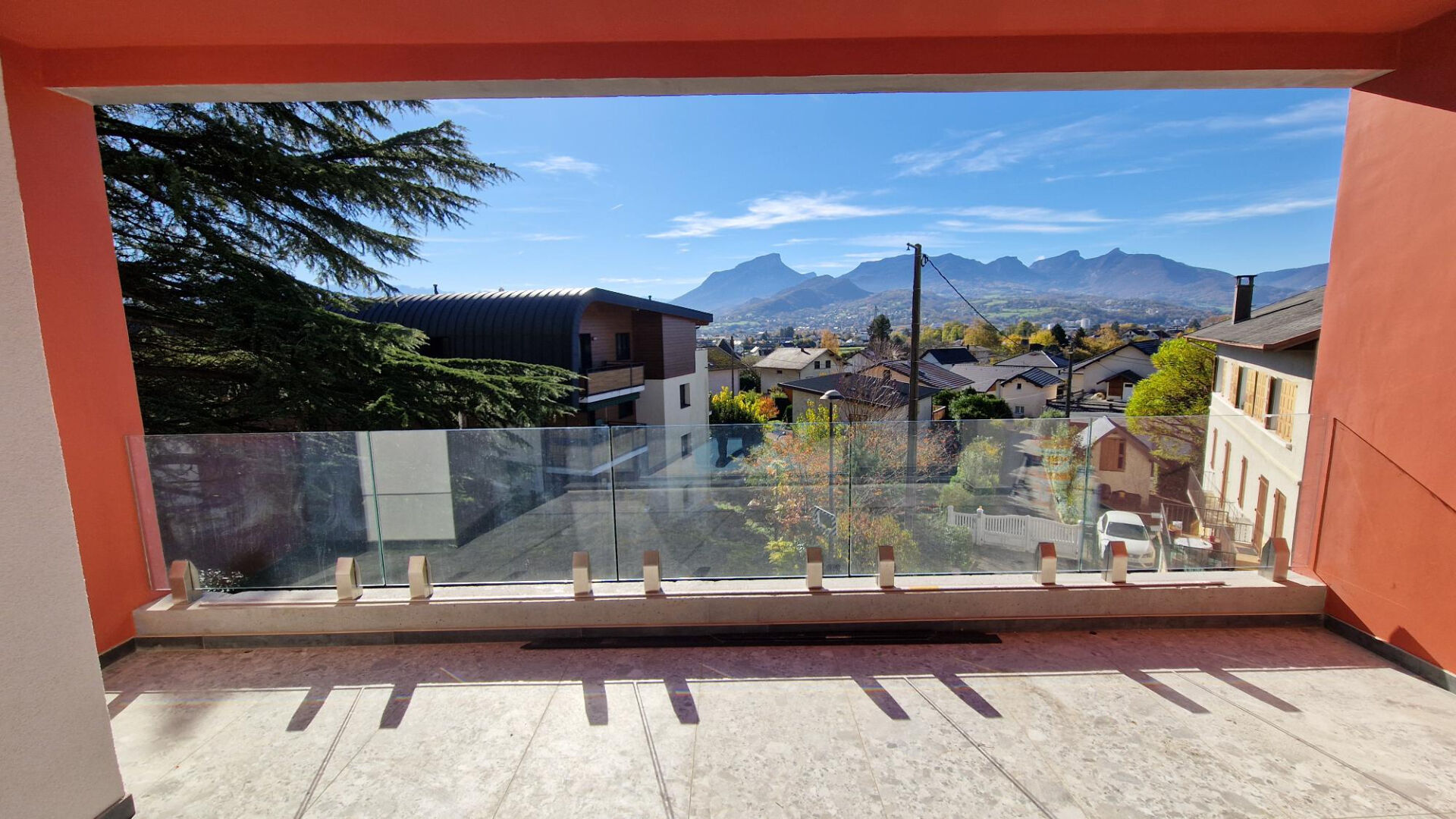 Photo ST ALBAN LEYSSE VILLA ATYPIQUE 200 M² UTILES image 2/4