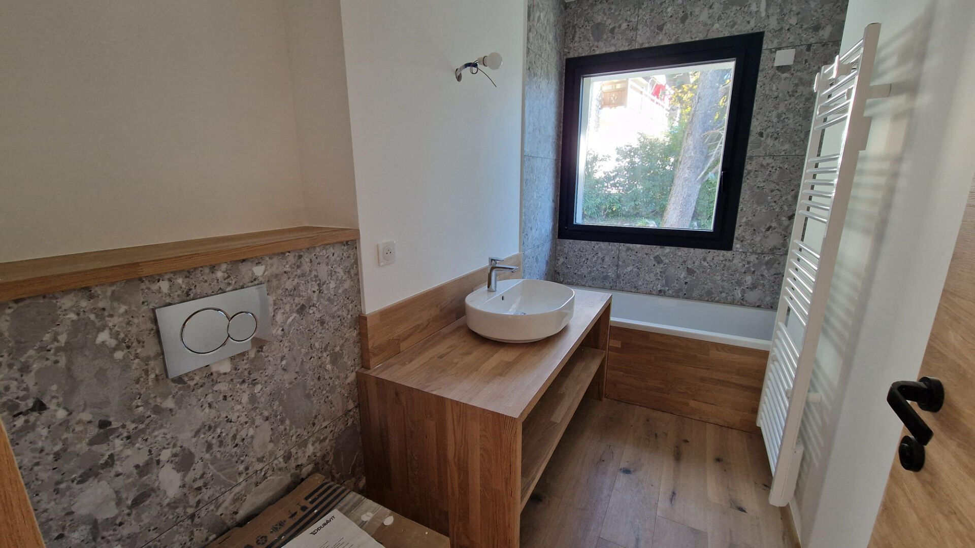 Photo ST ALBAN LEYSSE VILLA ATYPIQUE 200 M² UTILES image 3/4