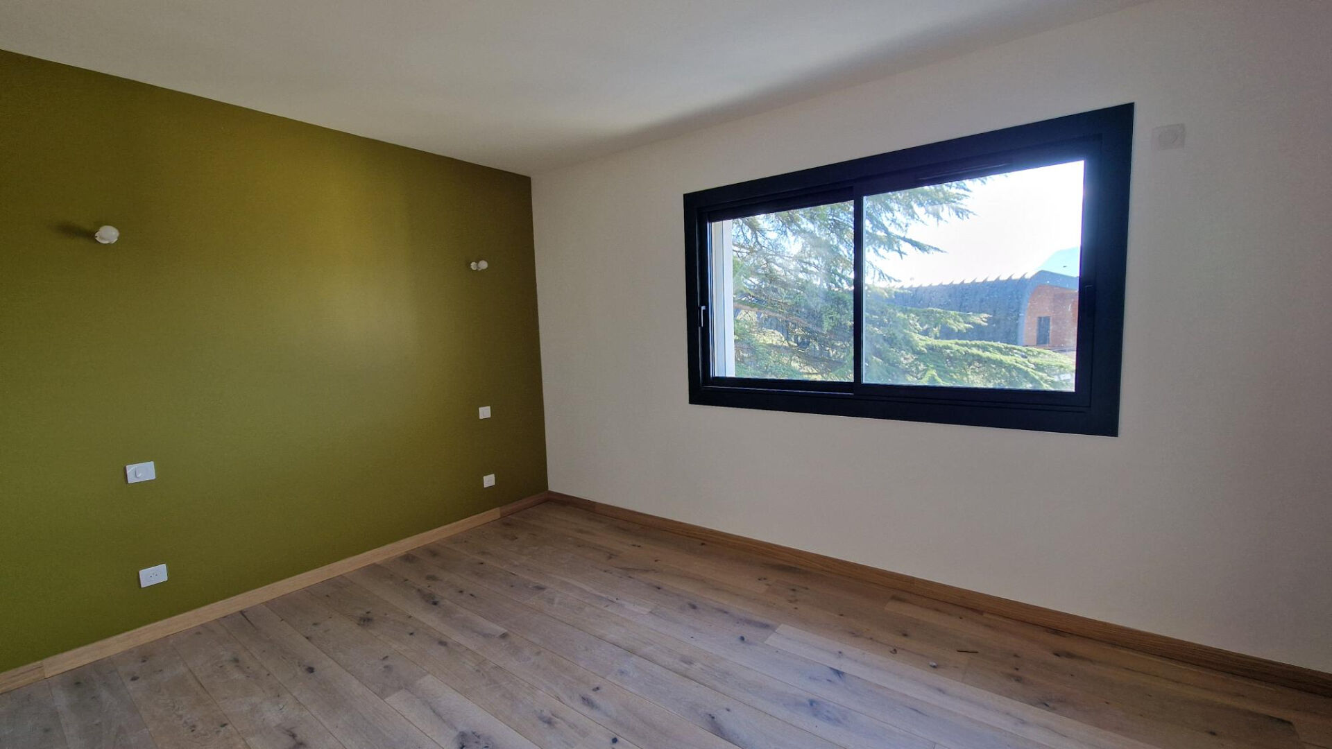 Photo ST ALBAN LEYSSE VILLA ATYPIQUE 200 M² UTILES image 4/4