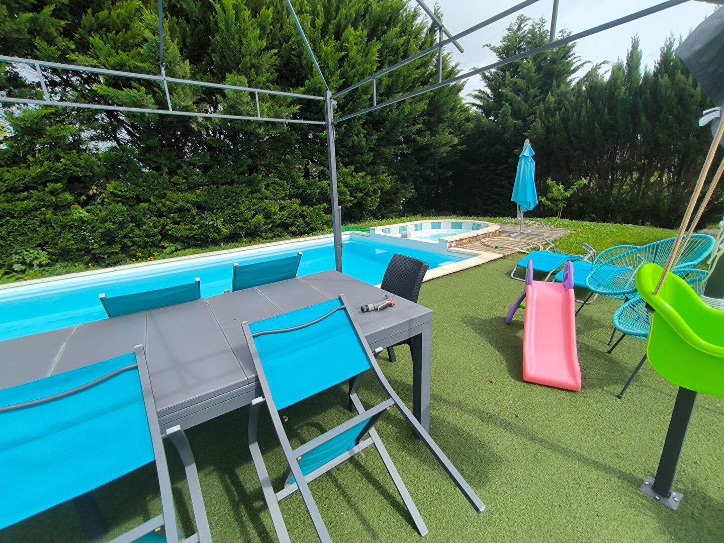 Photo Maison proche de St Seurin sur I'sle avec jardin et piscine image 2/6