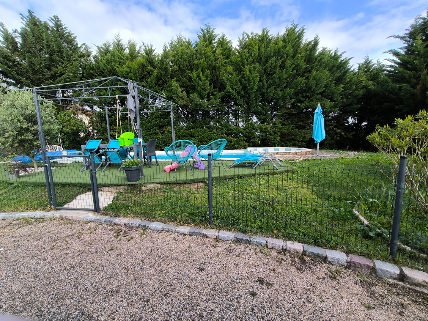 Photo Maison proche de St Seurin sur I'sle avec jardin et piscine image 3/6