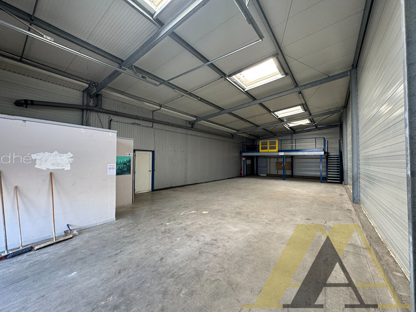 Photo À LOUER - ENTREPÔT 200 m² - RICHEMONT (57270) image 2/5