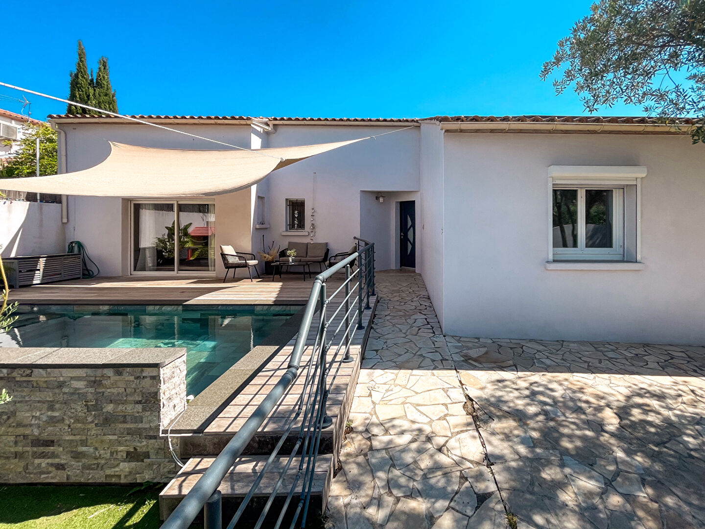 Villa de plain-pied rénovée, 5 pièces de 158m2 à vendre - Le Crès (proche Montpellier)