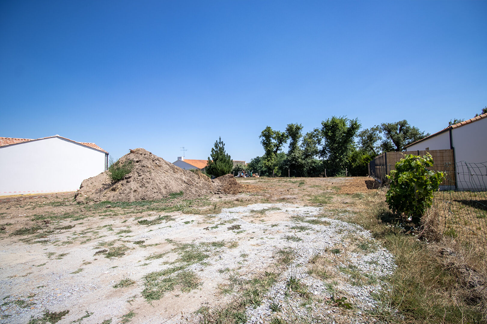 Photo TERRAIN A BATIR - 610 M² - VIABILISÉ image 4/4