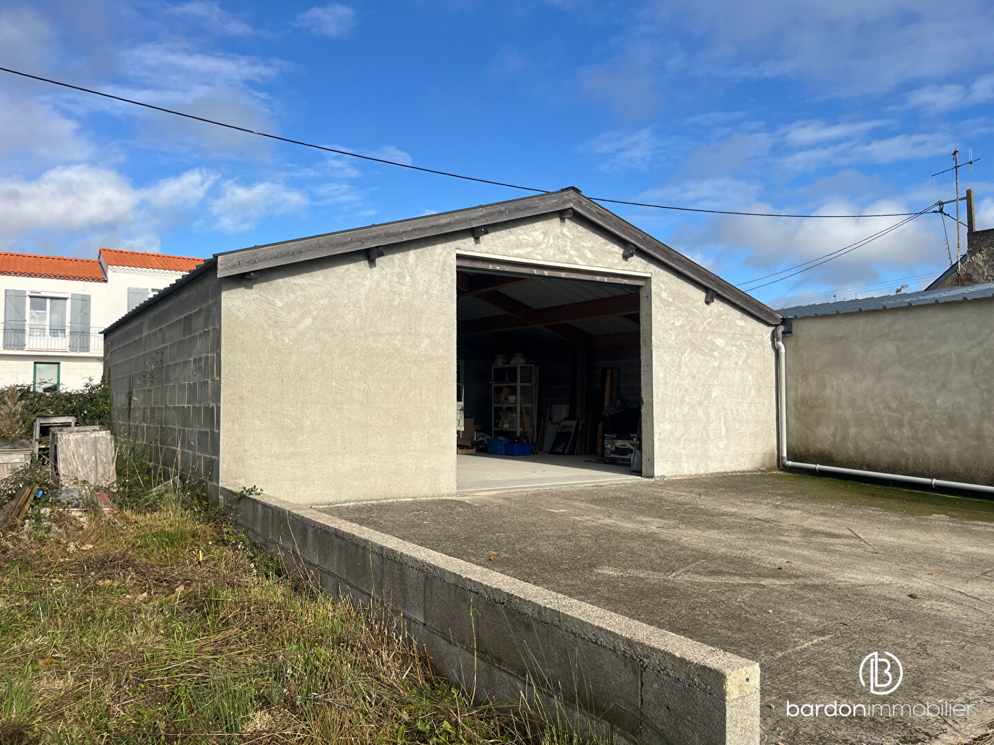 Garage récent de 2021- 61 m² - Idéal stockage et visibilité