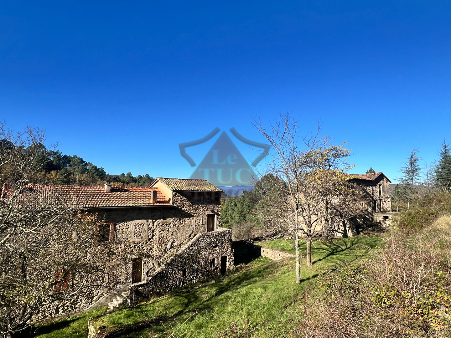 ENSEMBLE IMMOBILIER DE 2 MAS