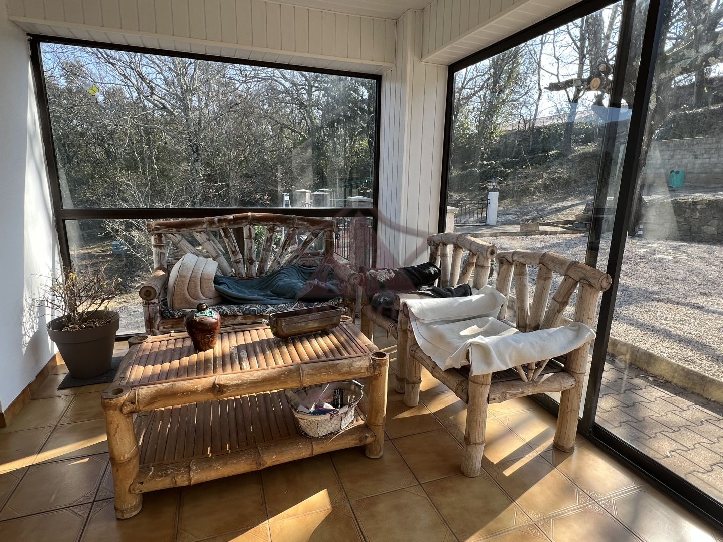 Photo VILLA AVEC PISCINE SUR 8 000 DE TERRAIN BOISÉ image 6/6