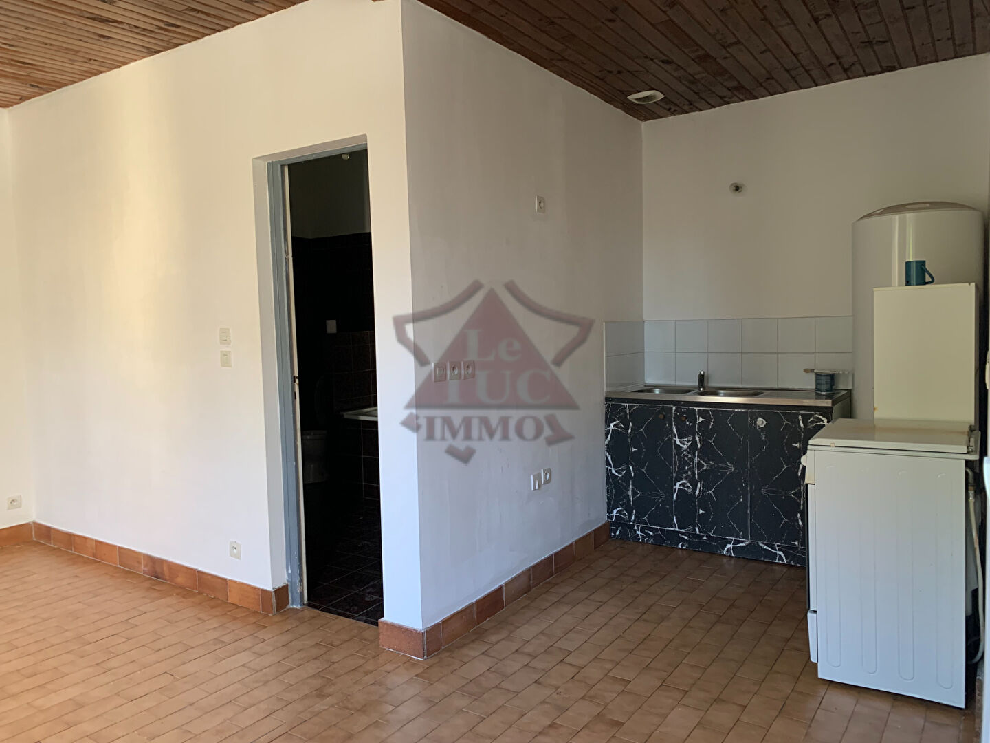 Photo IMMEUBLE A RENOVER image 2/6