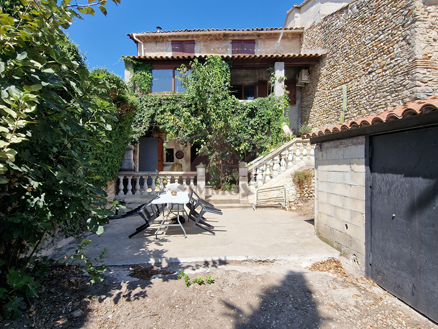 MAISON DE VILLAGE 110 m² AVEC COUR ET GARAGE