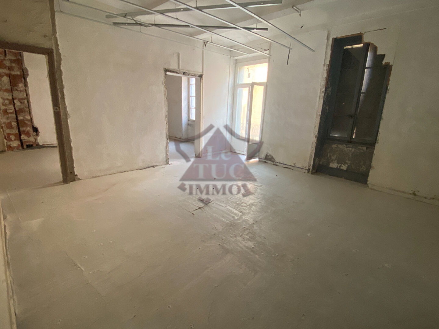 Photo Immeuble sur 4 étages à rénover image 2/6