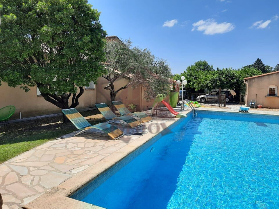 Photo Villa de plain-pied dans un environnement idéal image 2/6