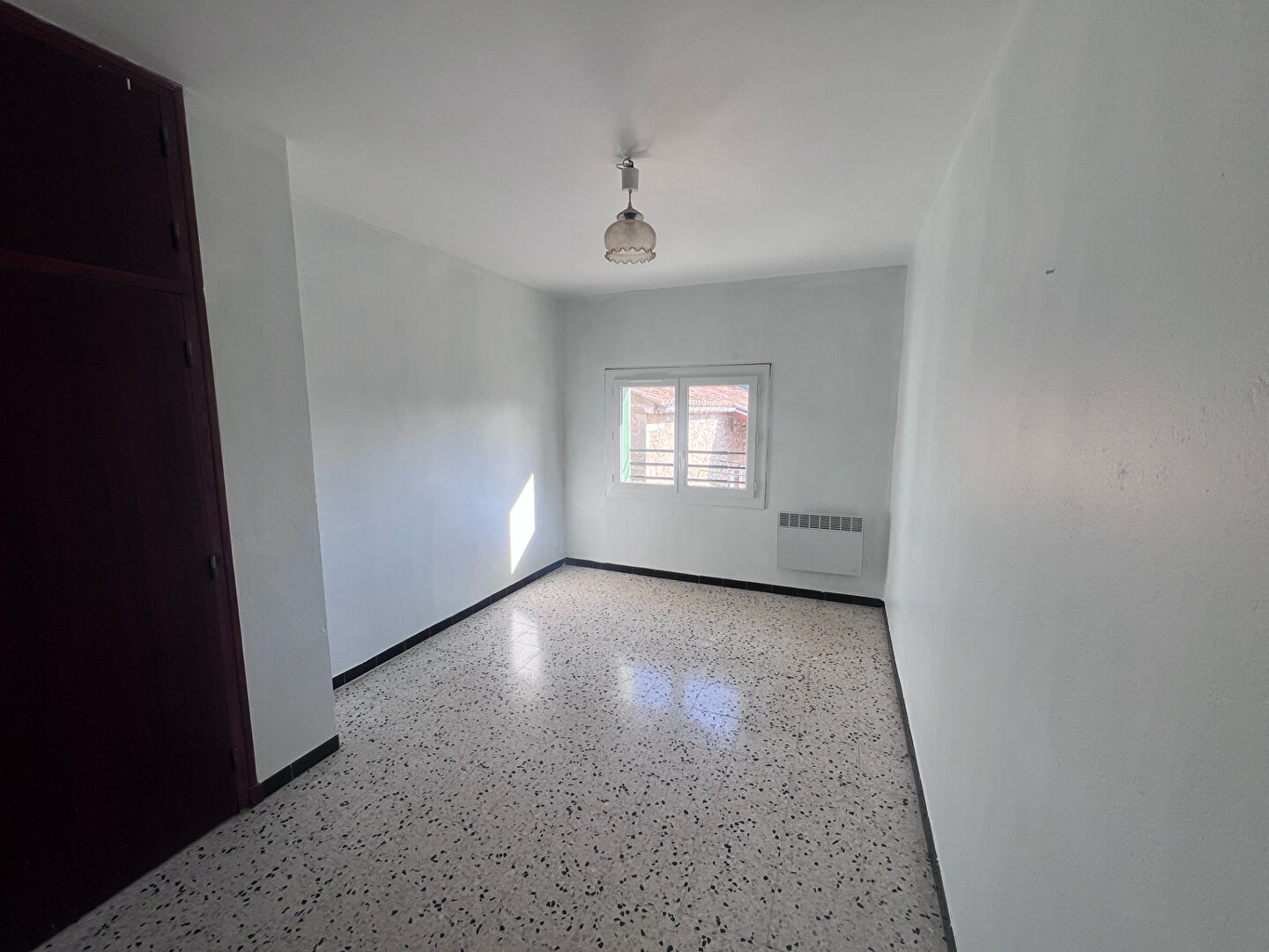 Photo Saint Privat de Champclos - maison de hameau avec terrasse et cour image 4/6