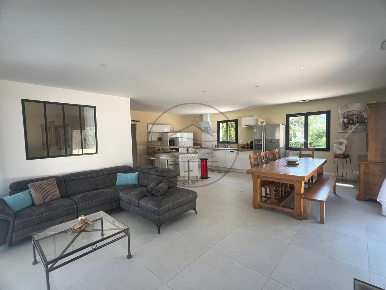 Photo Maison neuve de plain-pied avec piscine ! un cadre de vie privilégié ! image 3/6