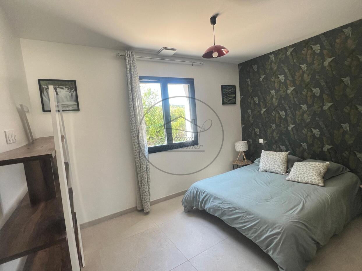 Photo Maison neuve de plain-pied avec piscine ! un cadre de vie privilégié ! image 5/6