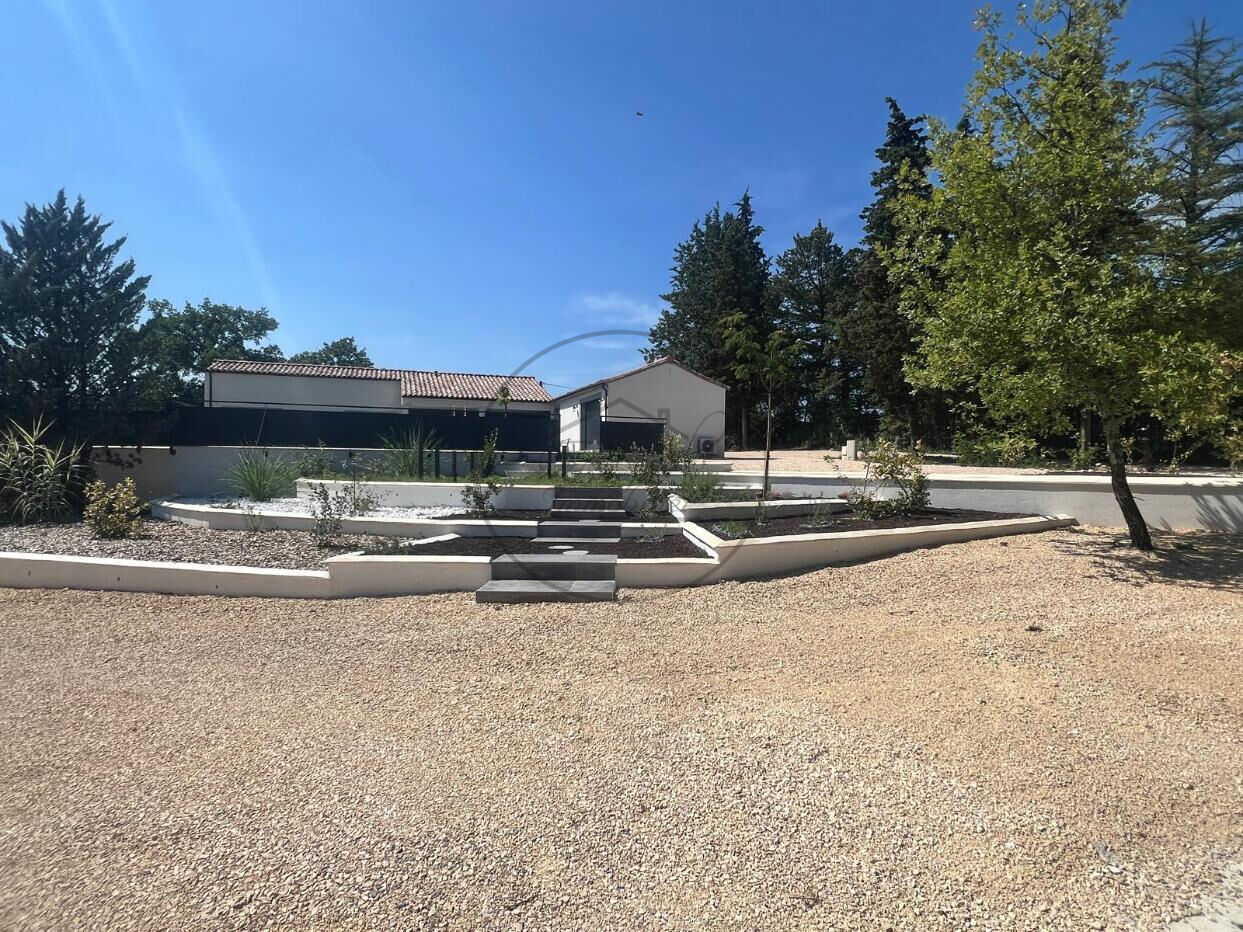 Photo Maison neuve de plain-pied avec piscine ! un cadre de vie privilégié ! image 6/6