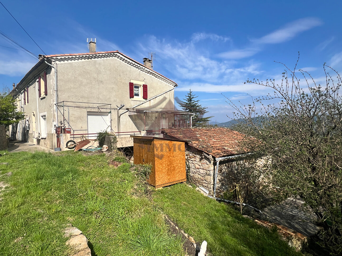 Appartement rénové avec jardin