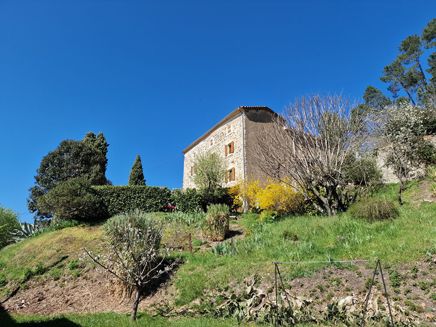 Mas en pierres avec une exposition idéale