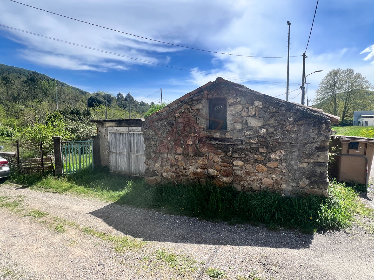 Photo Maison avec garage et grange image 2/6