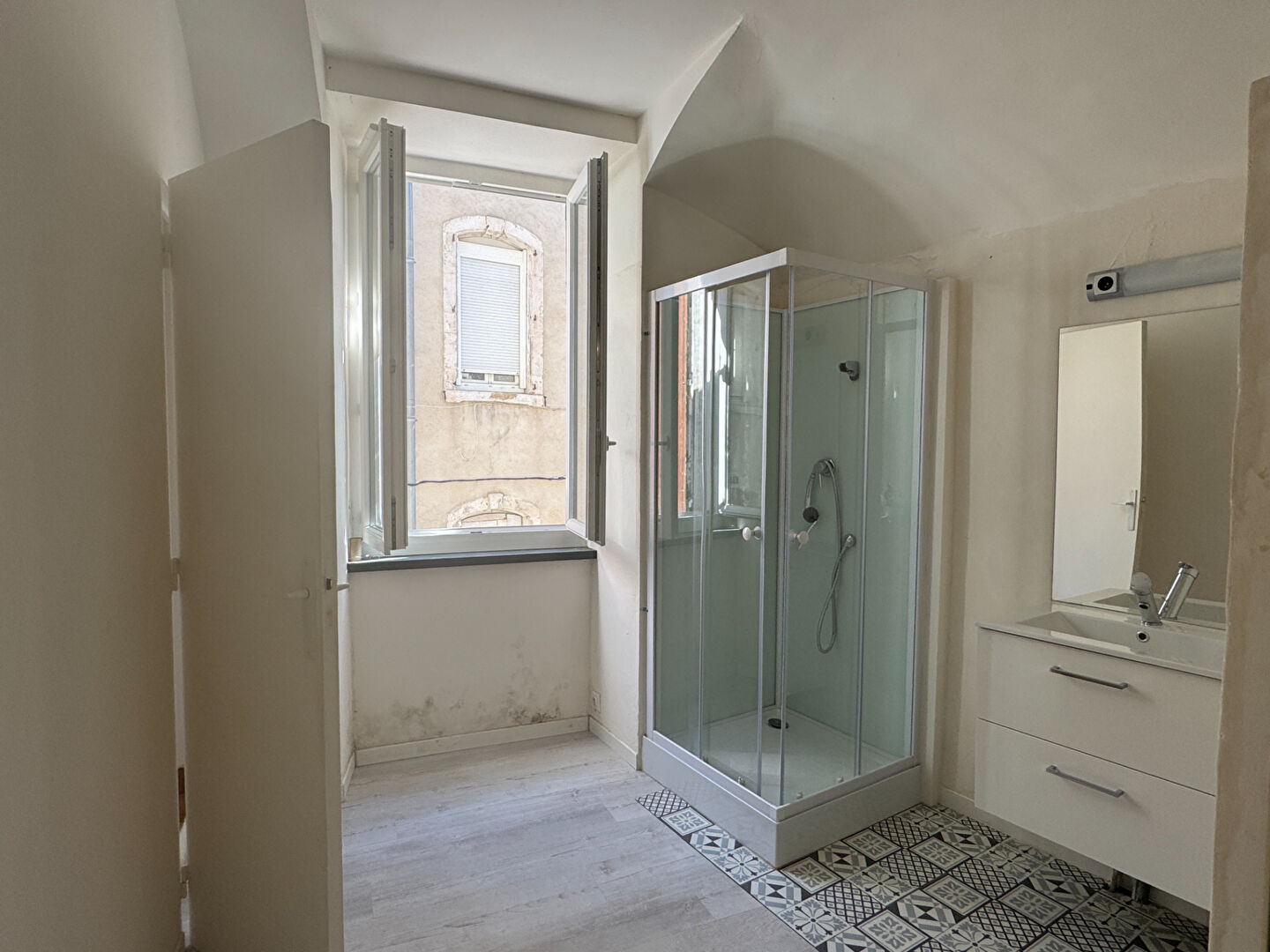 Photo Immeuble à Saint-Ambroix image 6/6