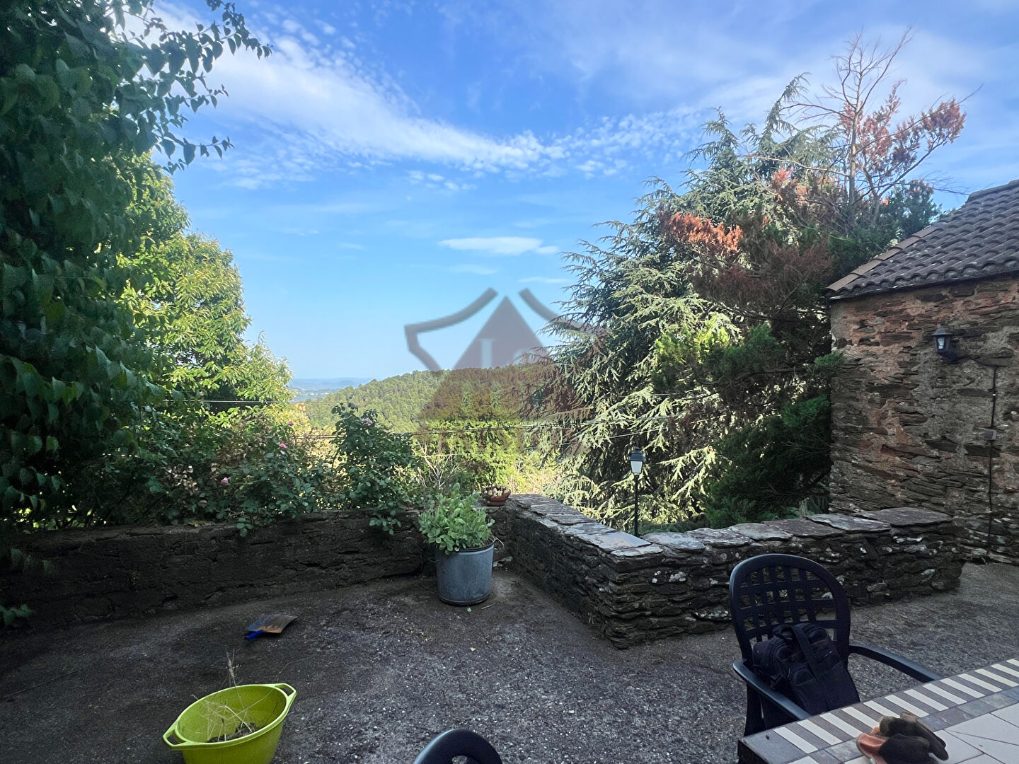 Photo Maison en pierres avec magnifique vue image 2/6