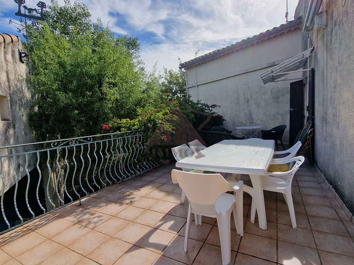 Photo Maison en pierres avec hangar et piscine image 3/6