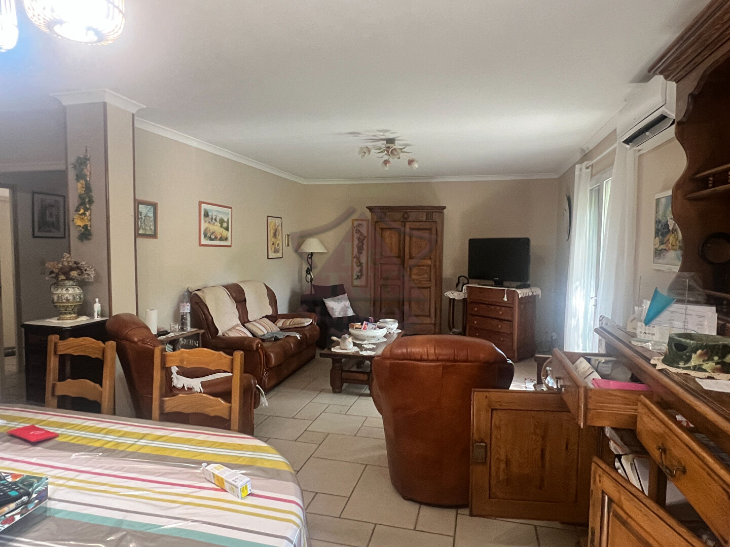 Photo Grande villa avec joli terrain en centre-ville image 3/6