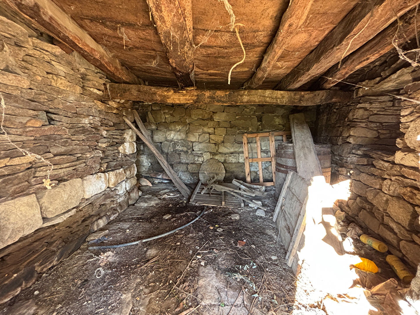 Photo Bâtisse à rénover. image 5/6