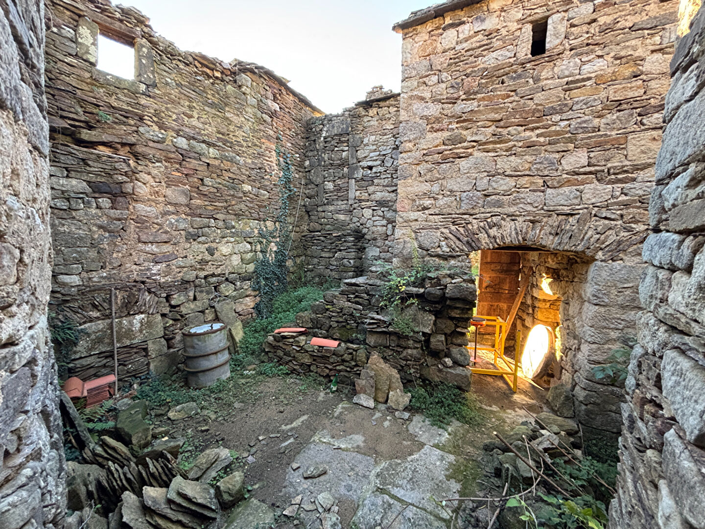 Photo Bâtisse à rénover. image 6/6